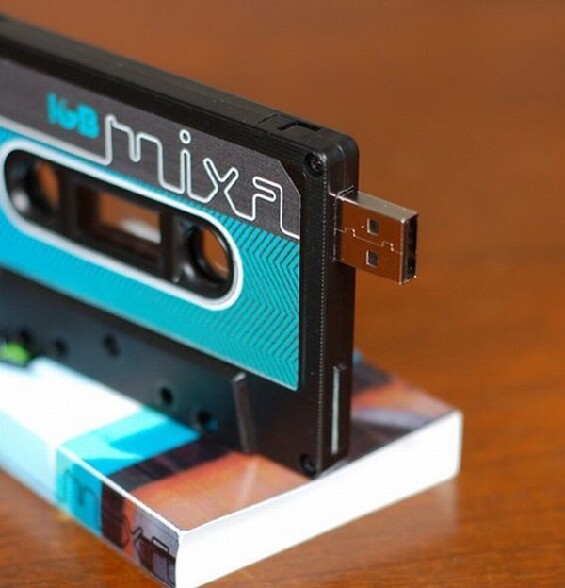 Clef usb en forme de cassette audio - clef usb encombrante en forme de cassette audio
