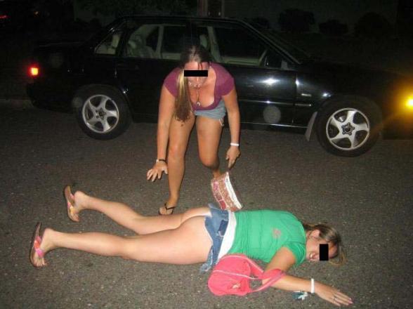 Une soiree bien arrosee entre filles - drunk sexy girls
