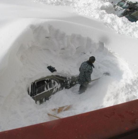 C est un temps a rester bien au chaud chez soi - il ne prendra pas sa voiture aujourd hui