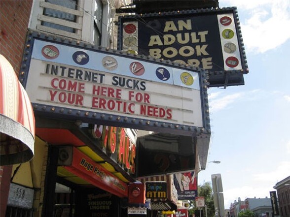 Pas facile de concurrencer Internet niveau sexe - internet sucks come here for your erotic needs