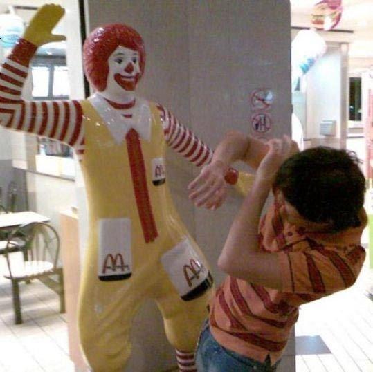 Pas taper Ronald, pas taper ! - lol