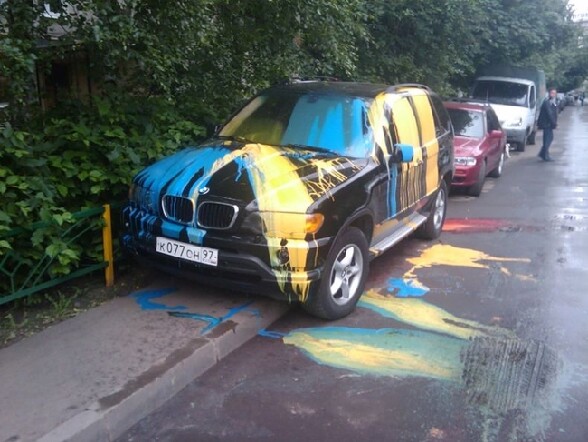 Surement une ex en colere ! - une bmw repeinte aux couleurs de l arc en ciel